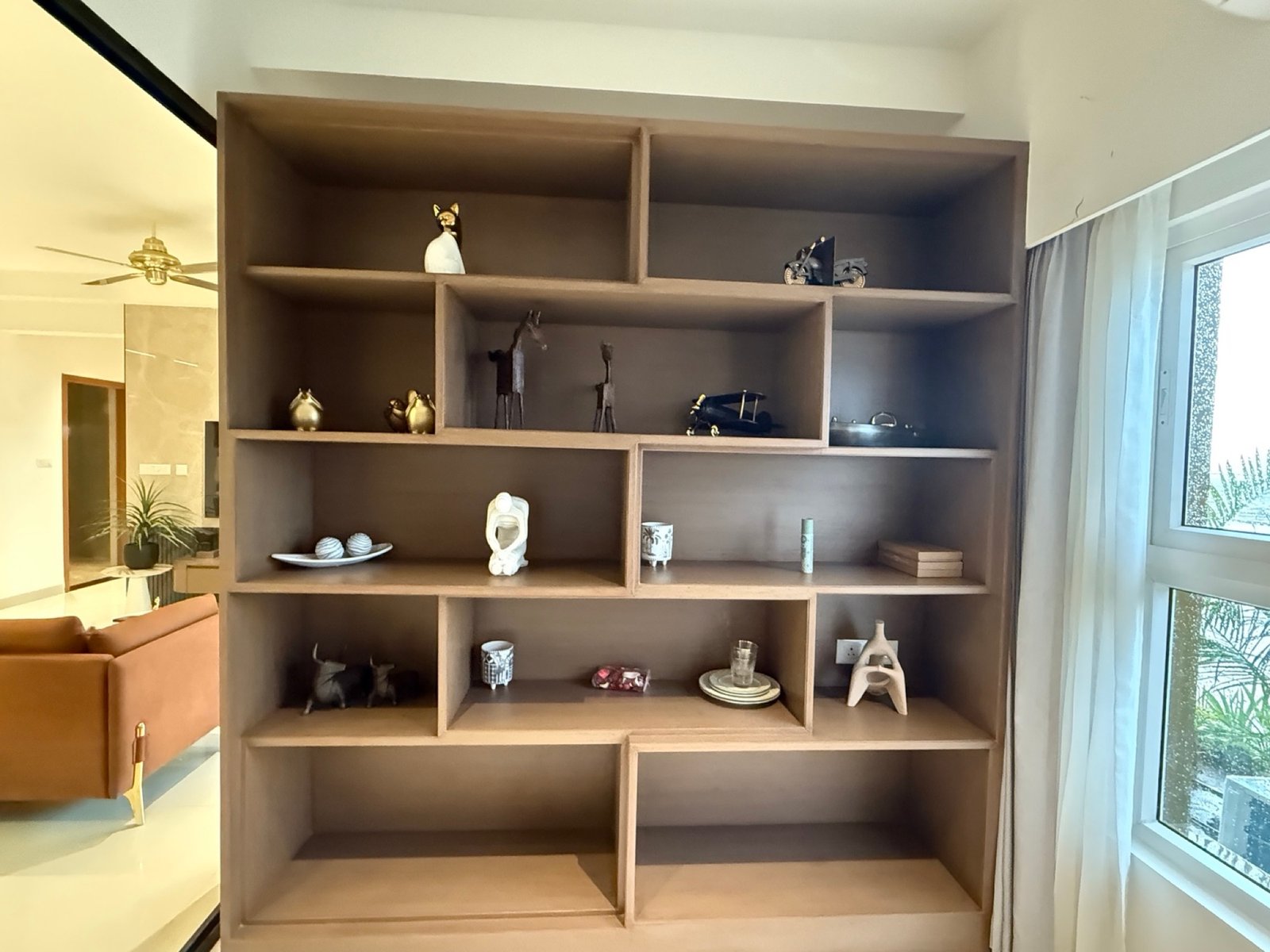 Built-in display storage detail